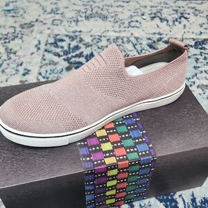 bernie mev. Women's Pink Slip-On Shoes